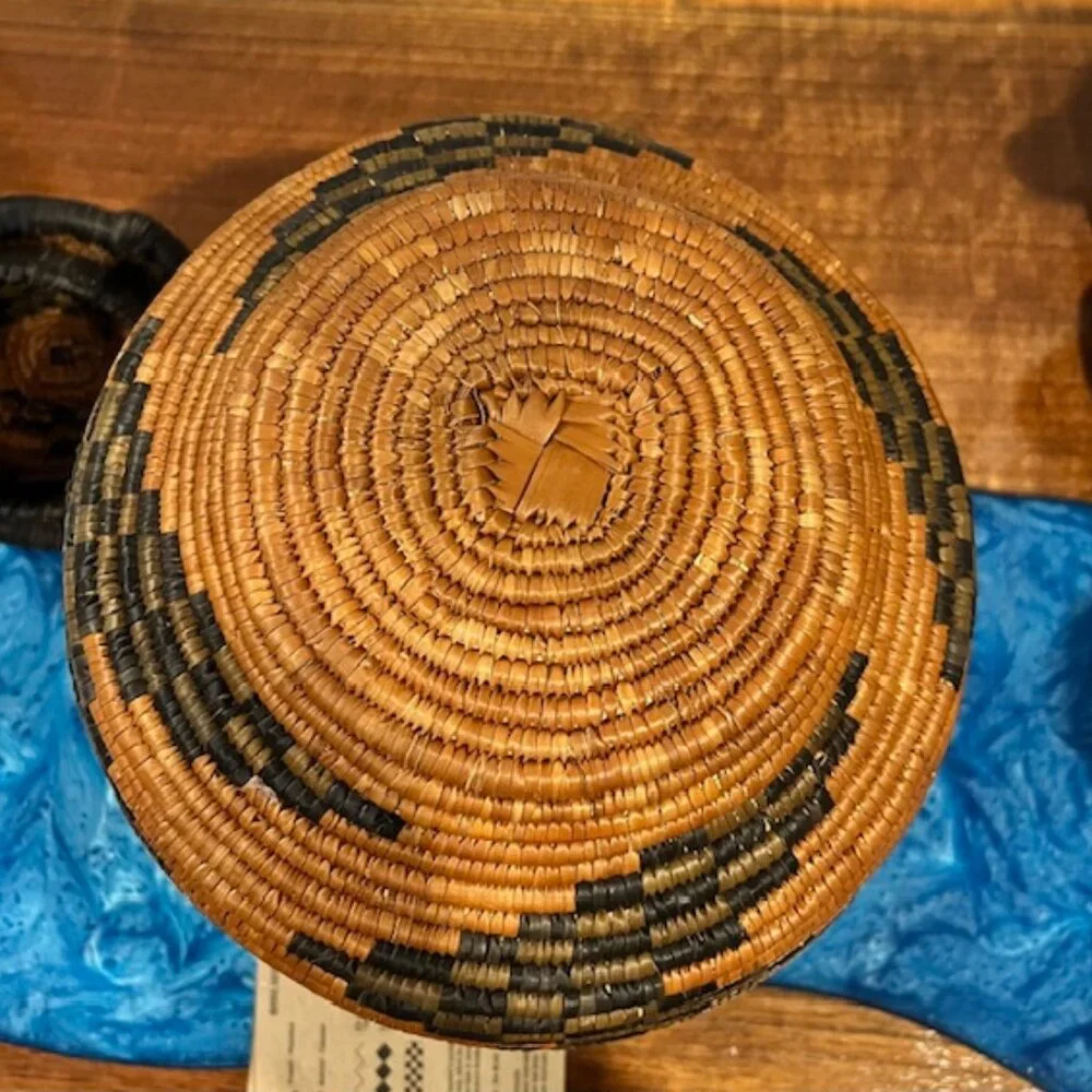 TRADITIONAL LIDDED ZULU UKHAMBA ZIGZAG BEER BASKET 12